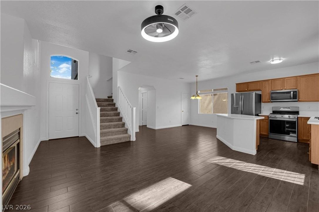 7063 Pacific Coast St - Photo 5 of 42