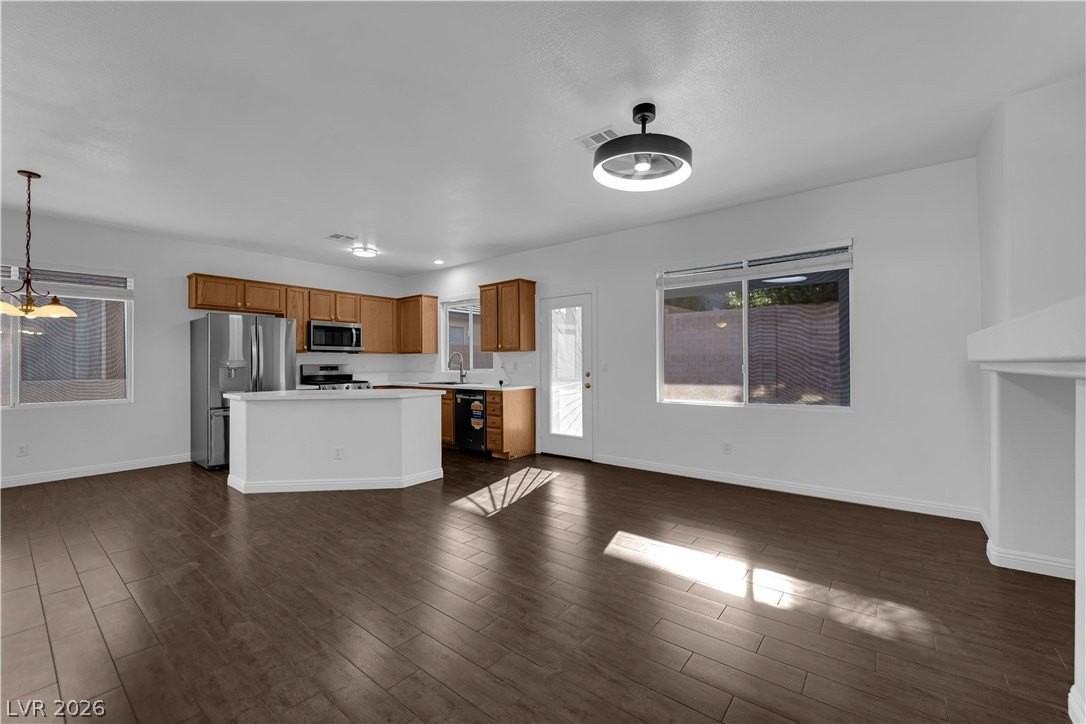 7063 Pacific Coast St - Photo 6 of 42