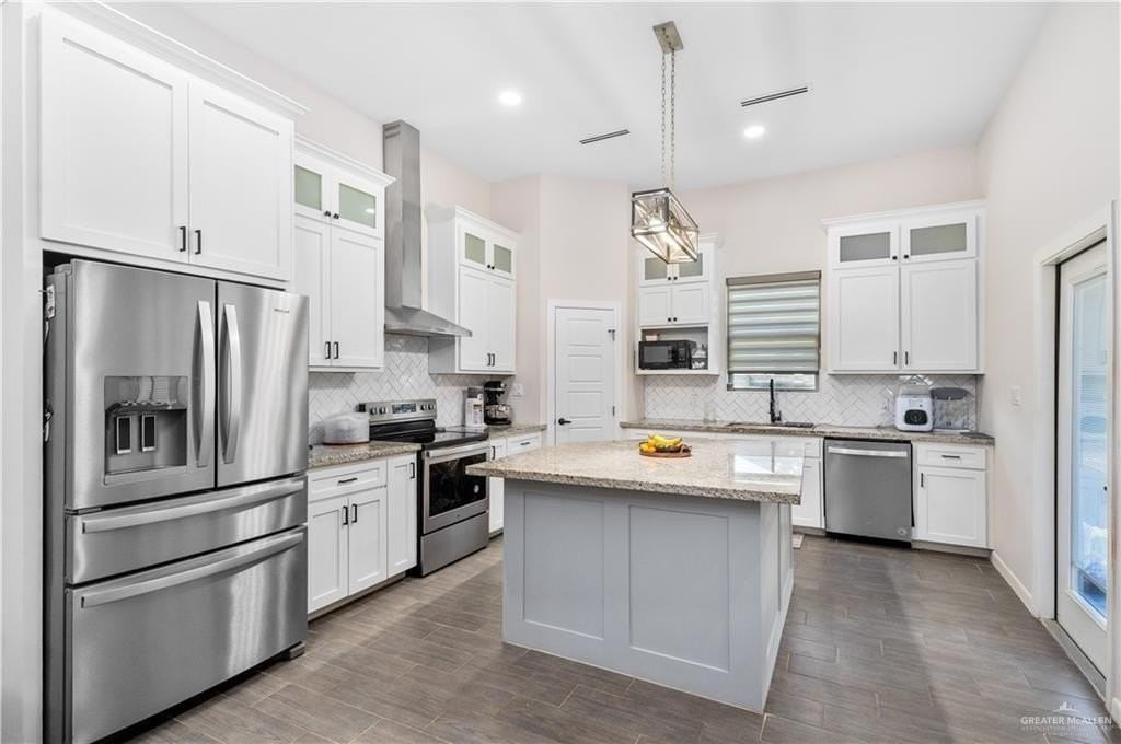 1513 Zenith Dr - Photo 3 of 15