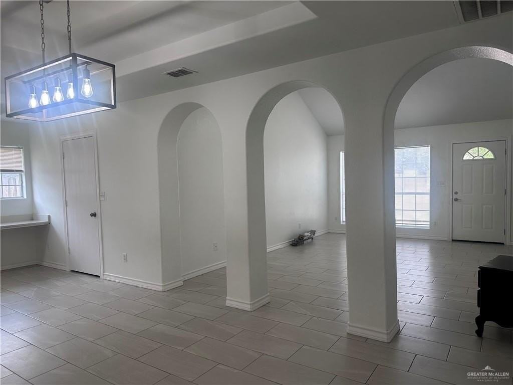 6504 Venus Ln - Photo 5 of 20