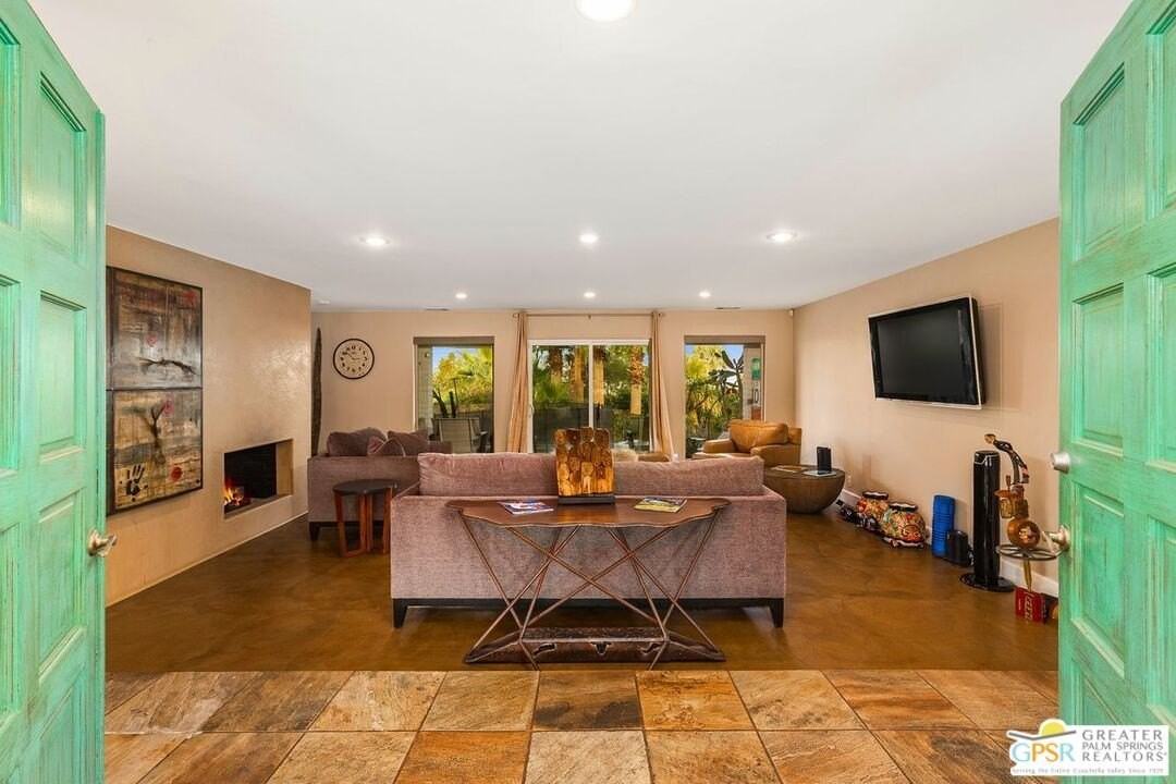 73484 Tamarisk St - Photo 7 of 39
