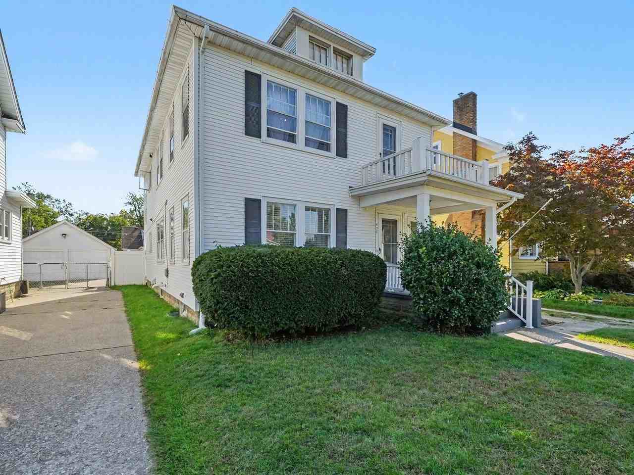 532 Godfroy Ave - Photo 3 of 26