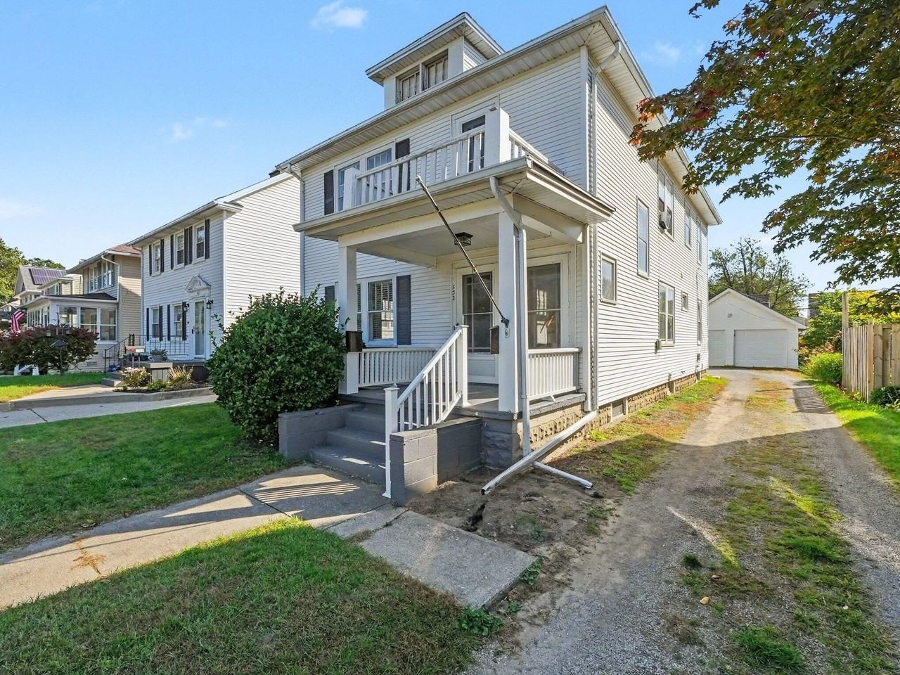 532 Godfroy Ave - Photo 4 of 26