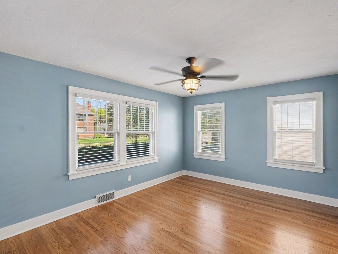 532 Godfroy Ave - Photo 6 of 26