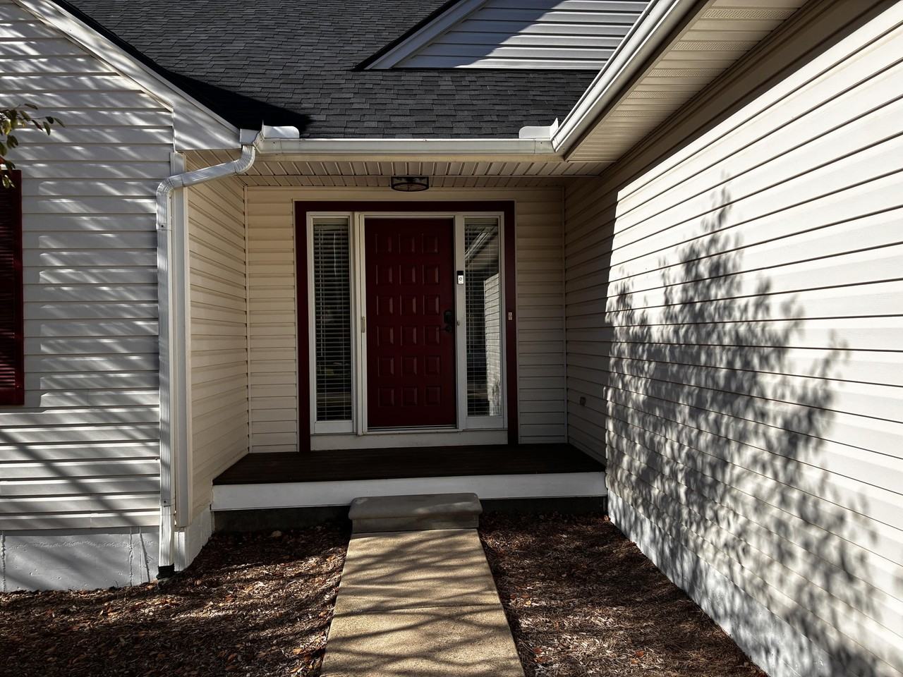 1227 Colony Dr - Photo 2 of 43