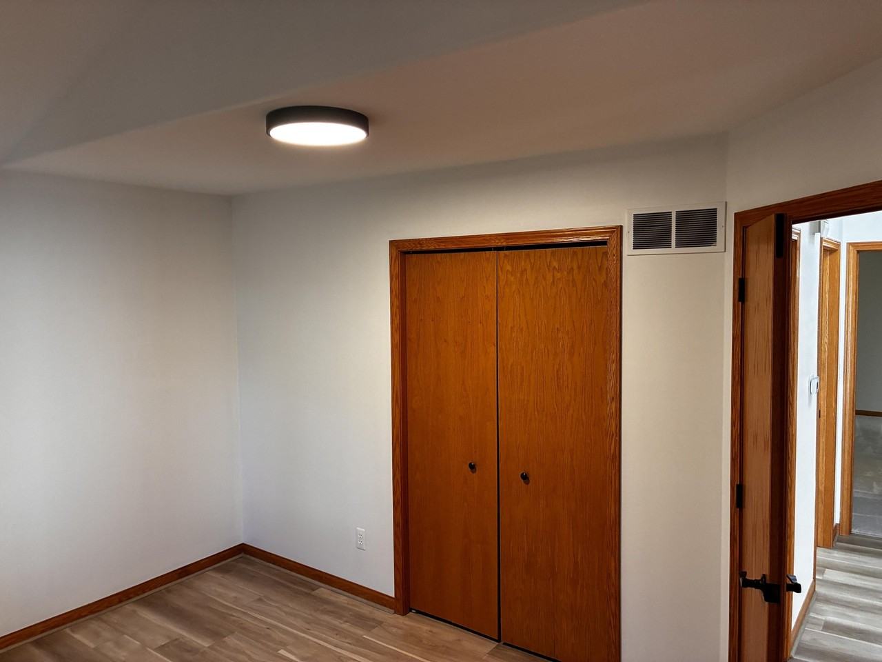 1227 Colony Dr - Photo 6 of 43