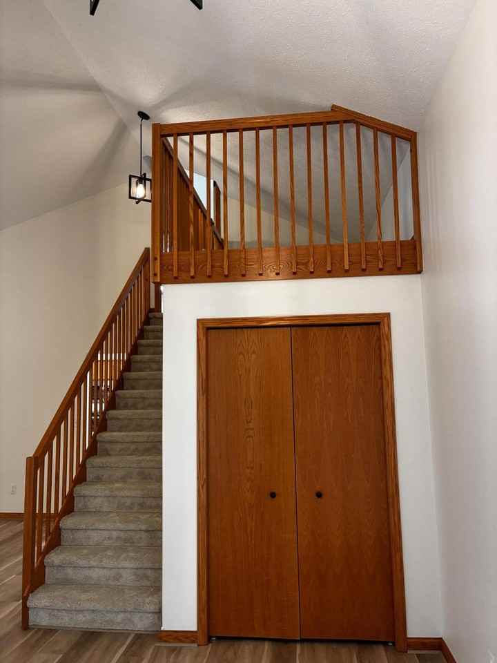1227 Colony Dr - Photo 7 of 43