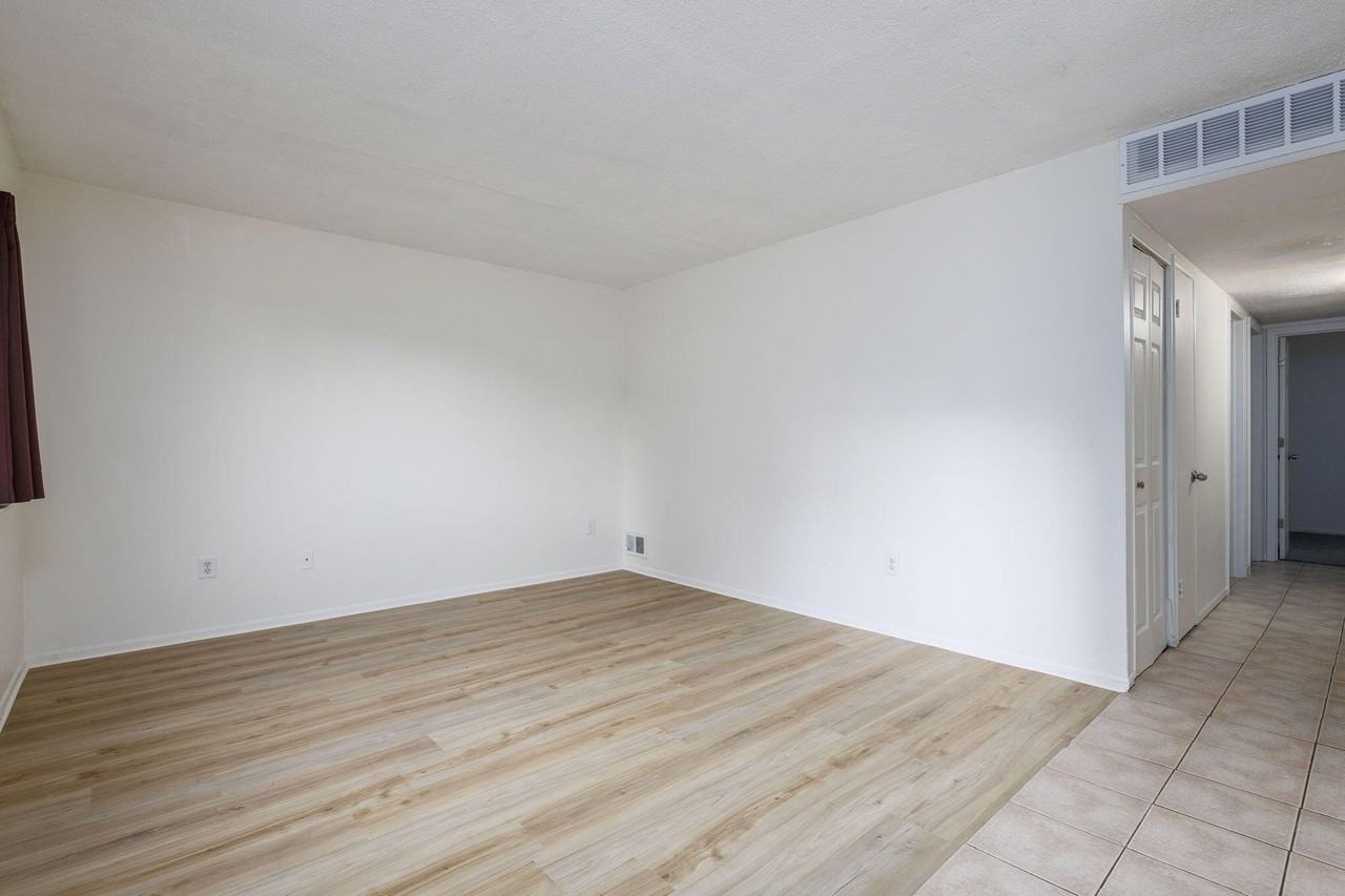 887 Kettering Ave - Photo 3 of 24