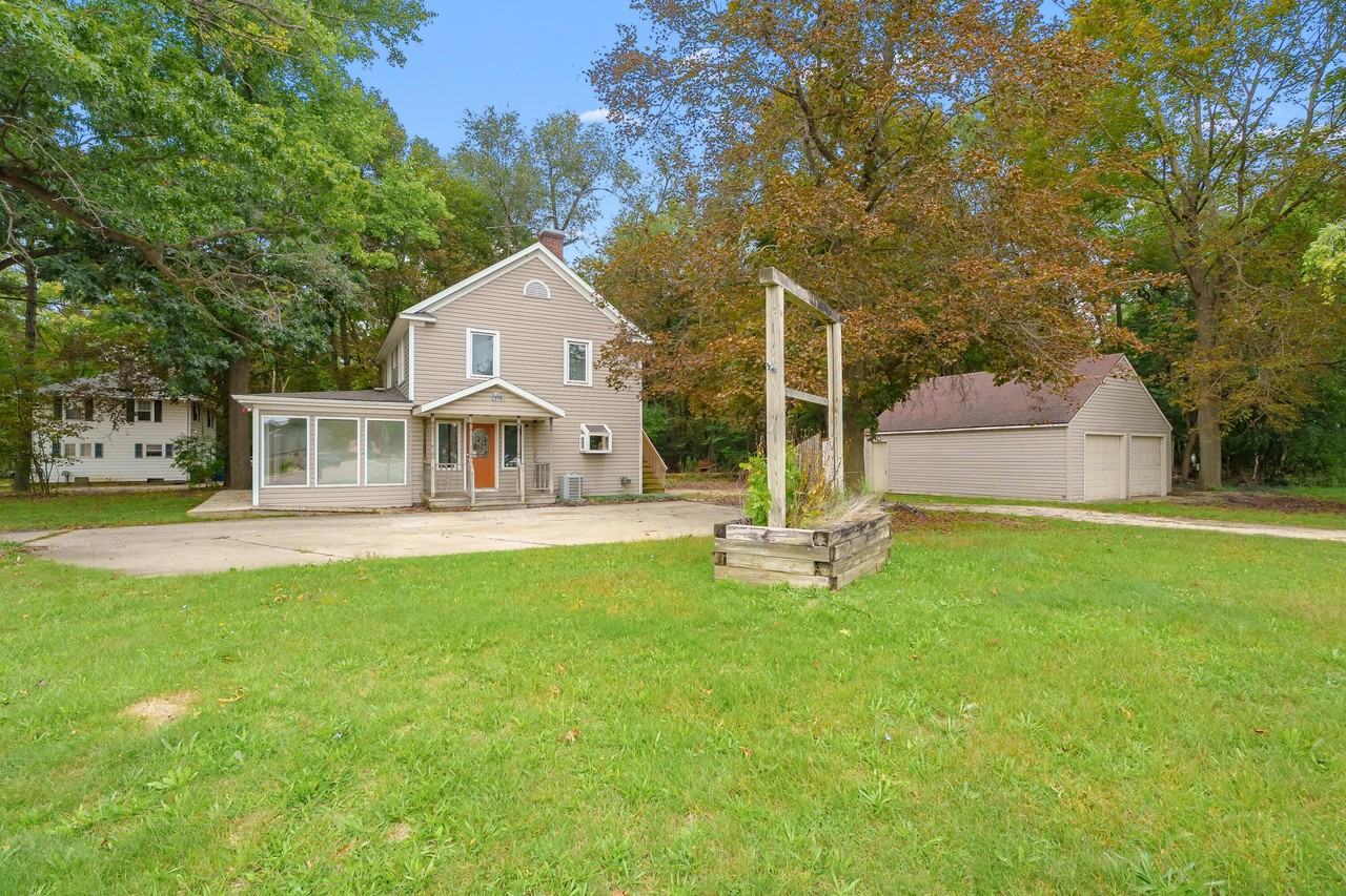 3743 Gull Rd - Photo 3 of 26