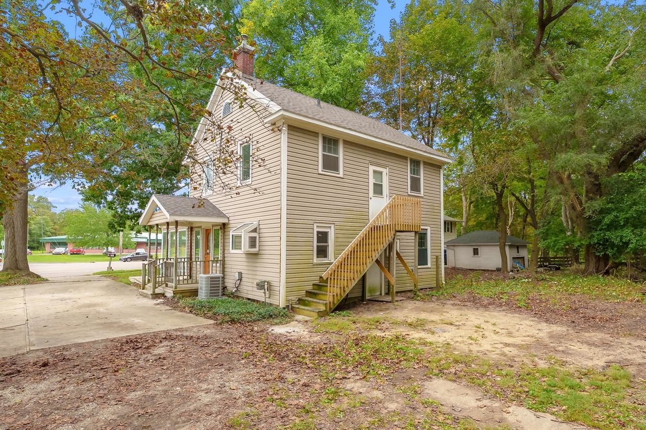 3743 Gull Rd - Photo 4 of 26
