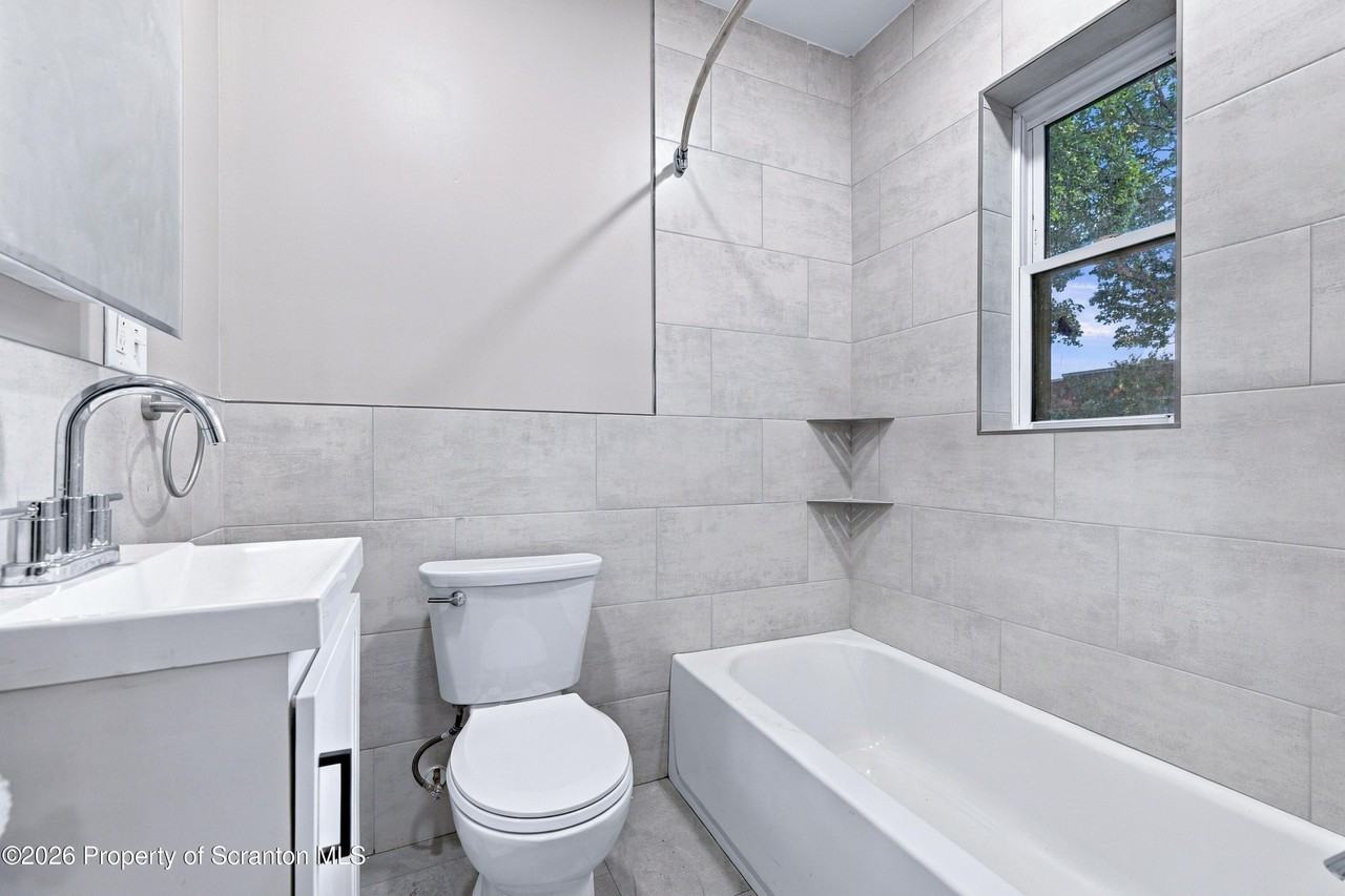1140 Olive St #3 - Photo 4 of 9
