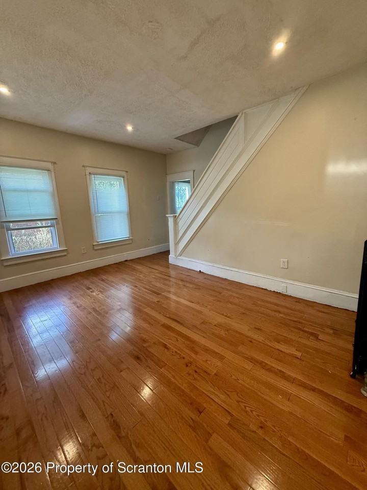 39 Susquehanna Ave - Photo 3 of 22