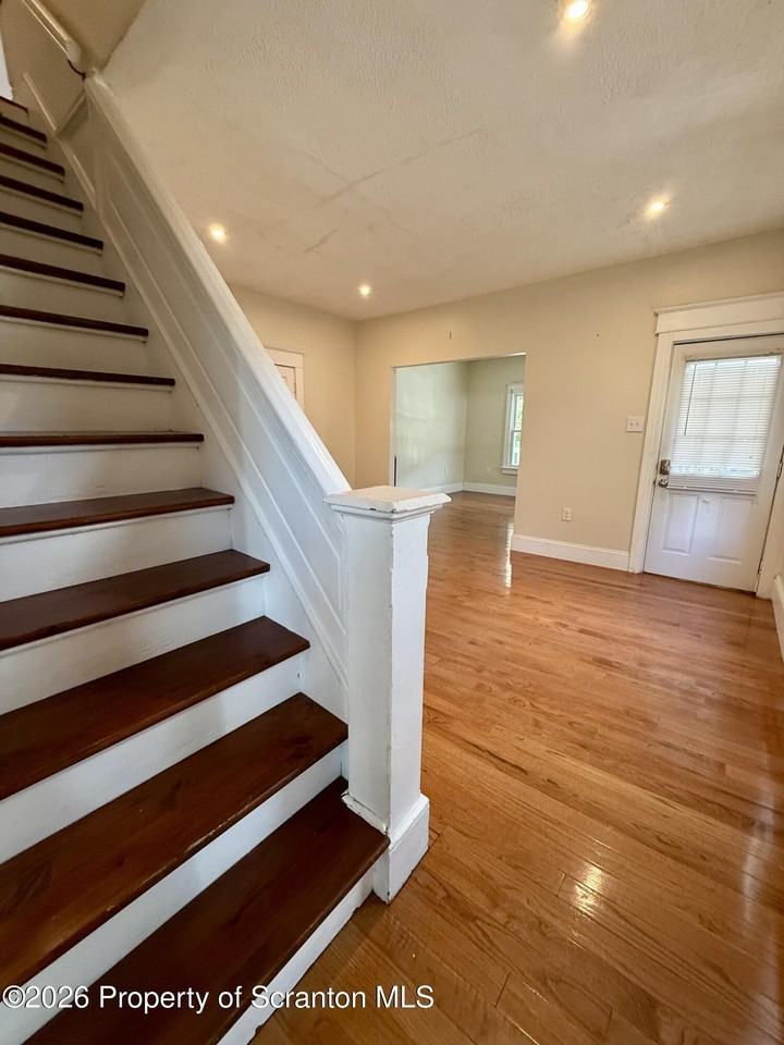 39 Susquehanna Ave - Photo 5 of 22