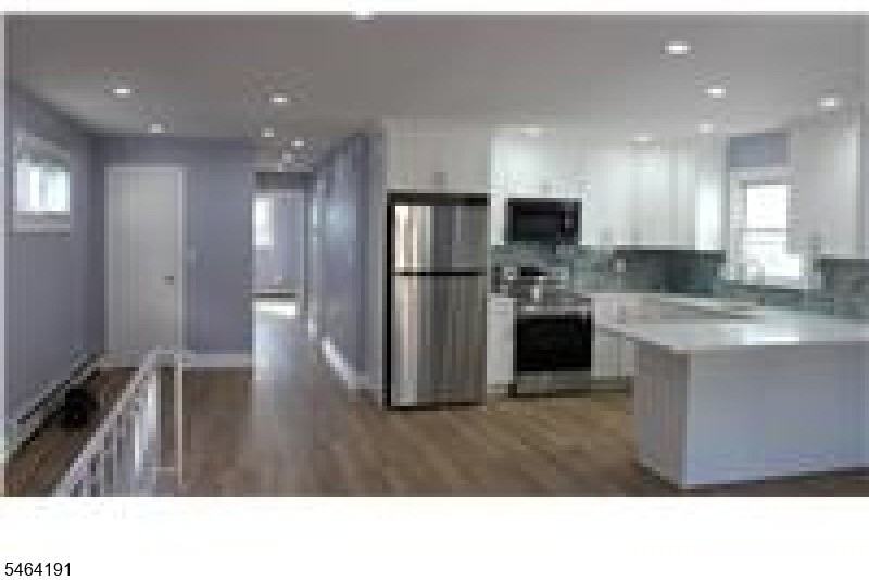 415 7th St #2 - Photo 2 of 7