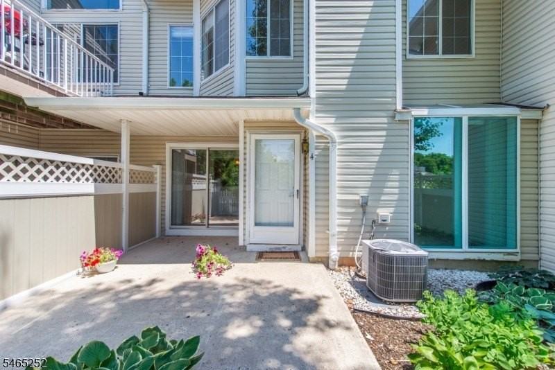 4 Danbury Ct - Photo 2 of 22