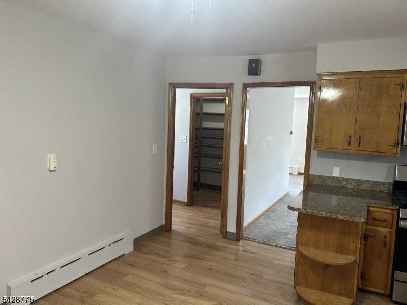 650 Main St - Photo 4 of 17