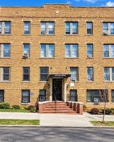 featured image of 295 Hawthorne Ave #1D