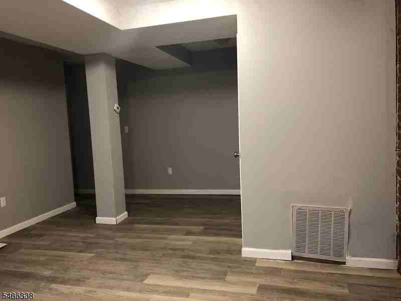 295 Hawthorne Ave #1D - Photo 2 of 3