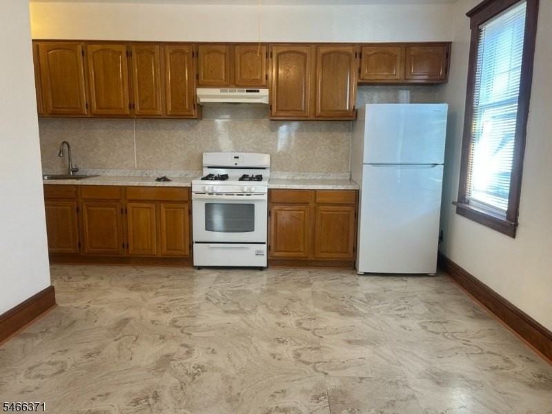 134 Ray St - Photo 2 of 21