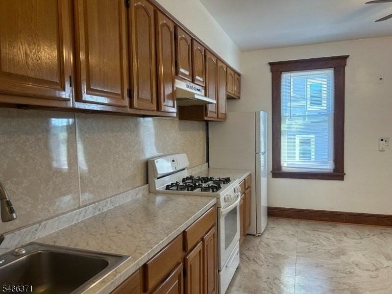 134 Ray St - Photo 3 of 21