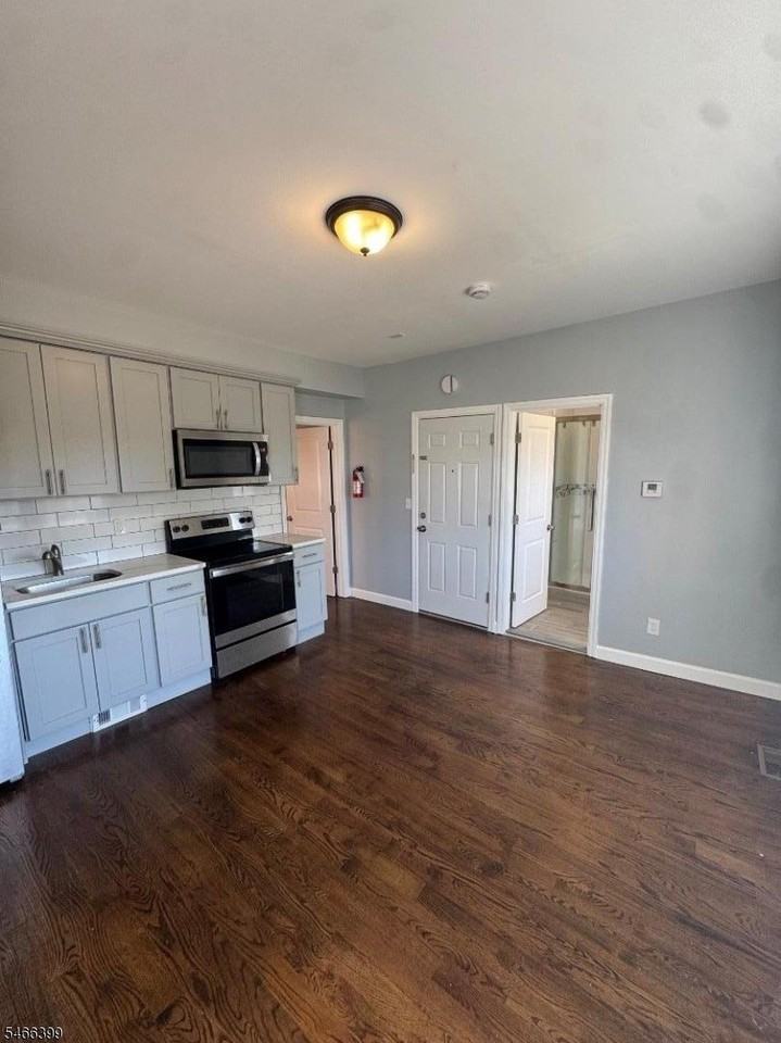 245 Halsey Rd #3 - Photo 2 of 10