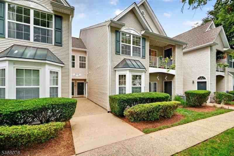 486 Cambridge Dr - Photo 3 of 50
