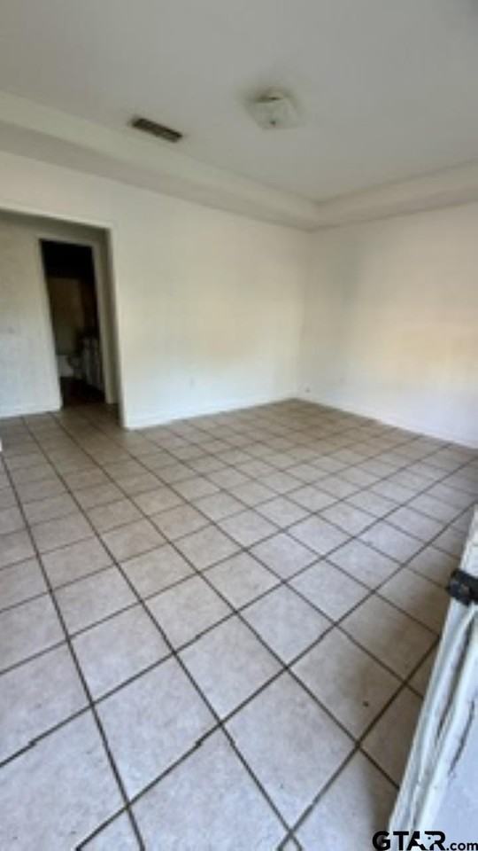 435 Georgia Ave - Photo 3 of 10