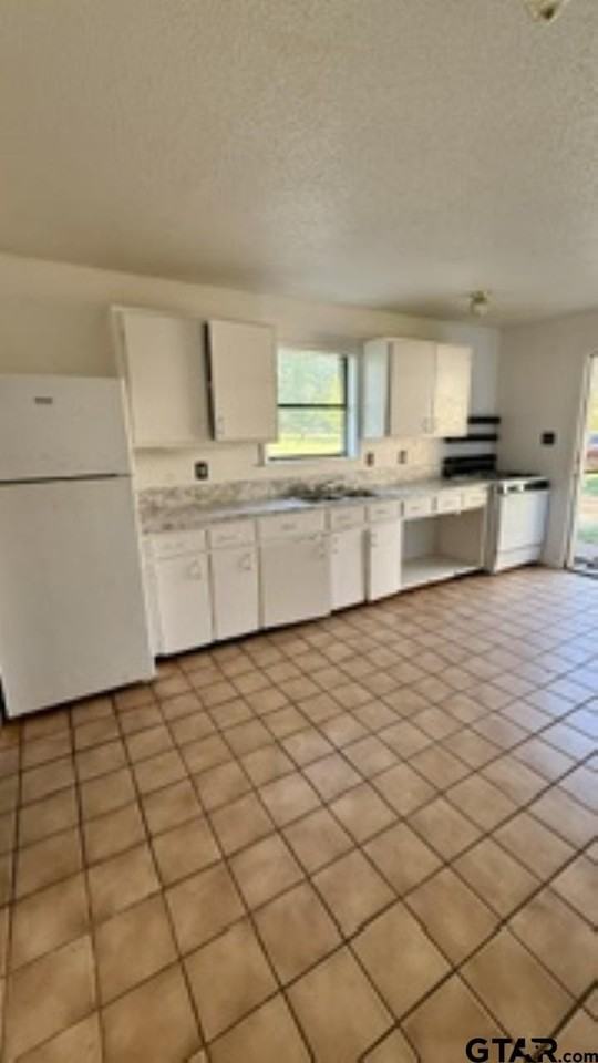 435 Georgia Ave - Photo 6 of 10