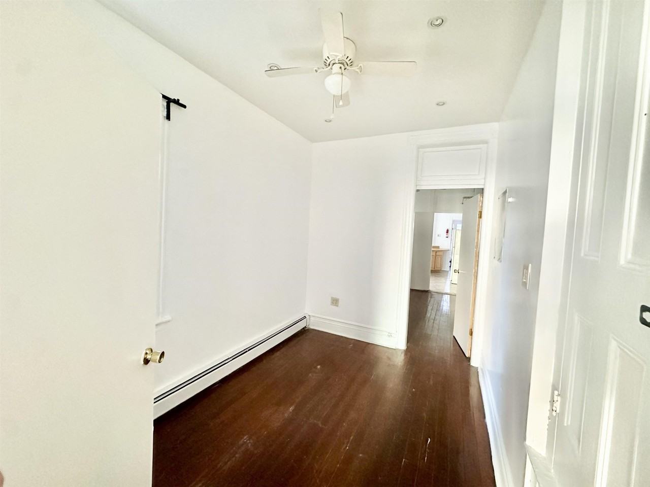 319 8th St #1L - Photo 3 of 13
