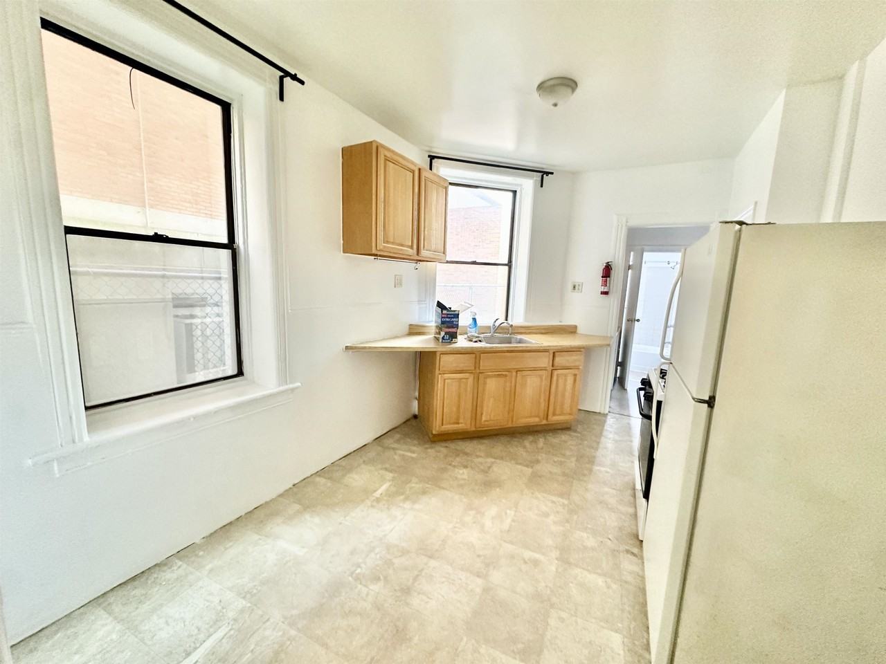 319 8th St #1L - Photo 6 of 13