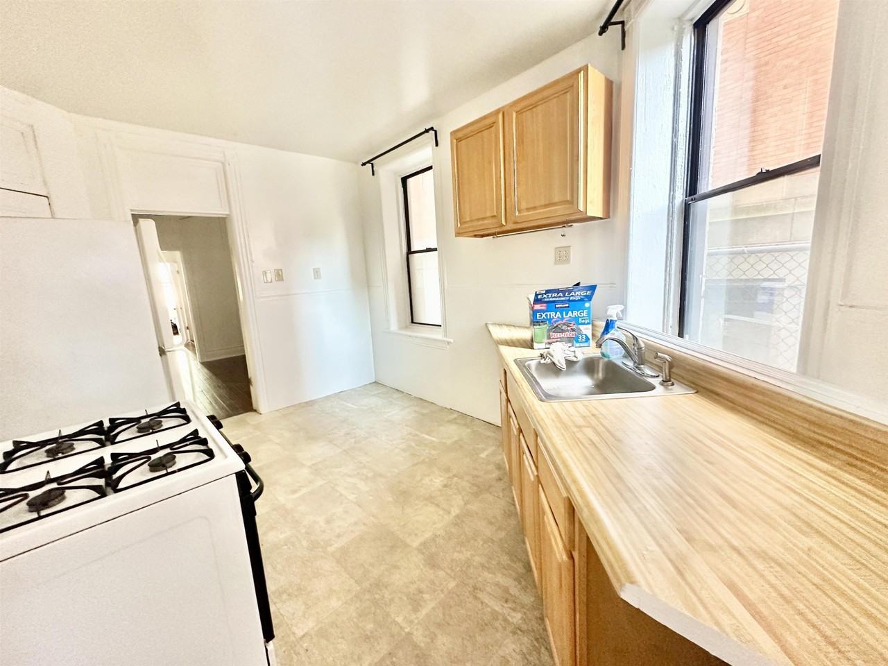 319 8th St #1L - Photo 7 of 13