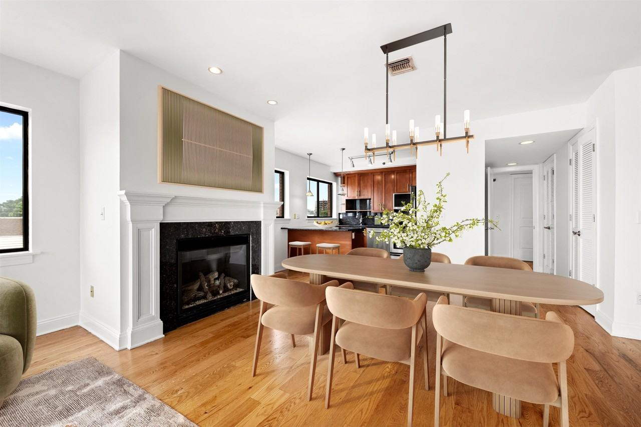 136 41st St #302A - Photo 4 of 12