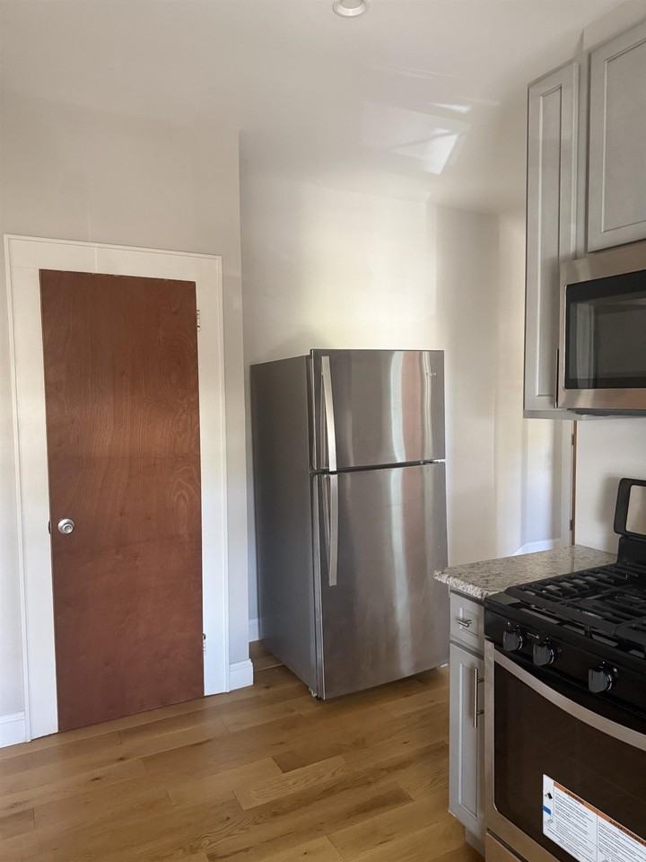 133 Avenue F - Photo 4 of 9