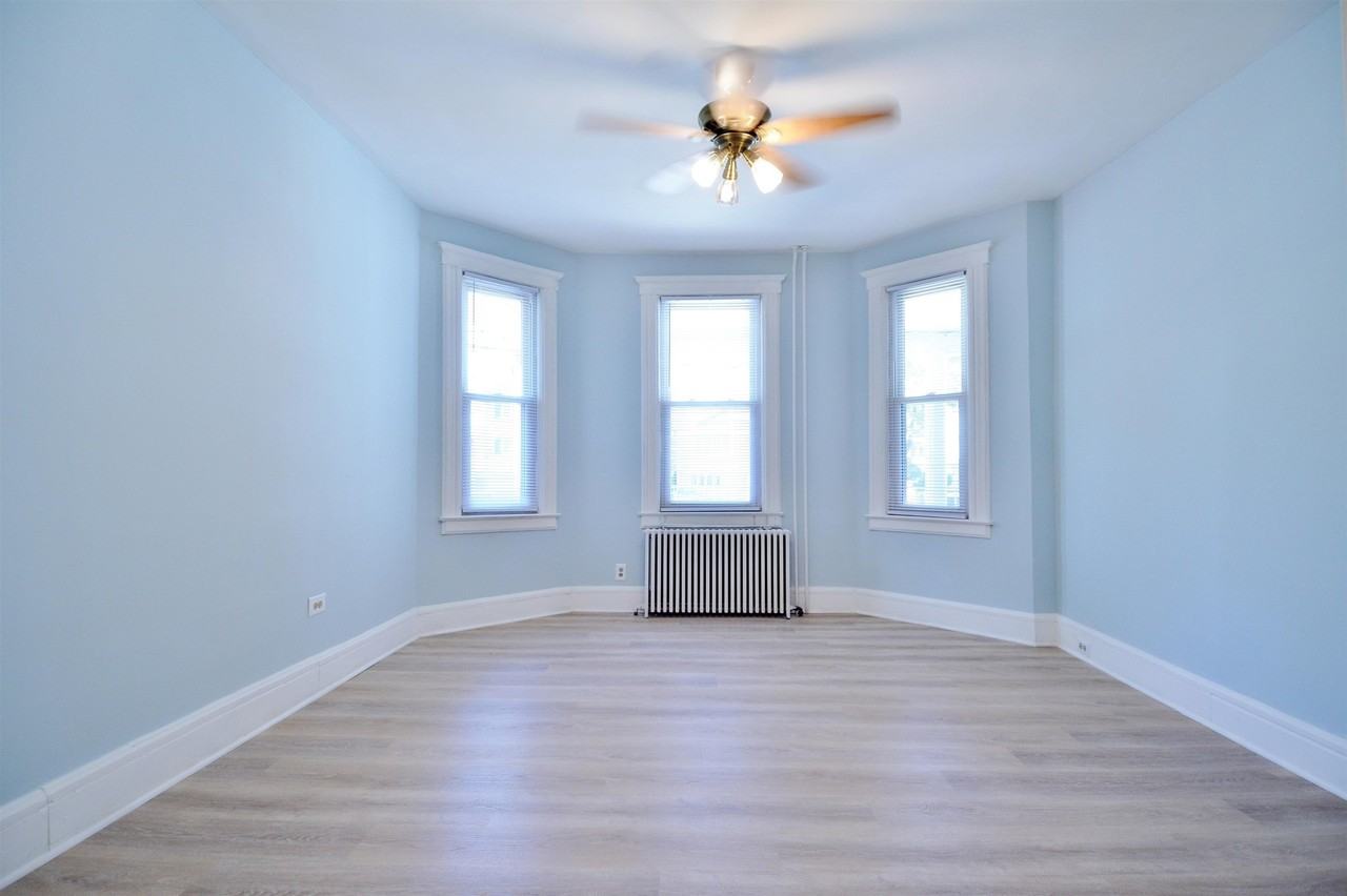 346 Avenue C - Photo 7 of 24