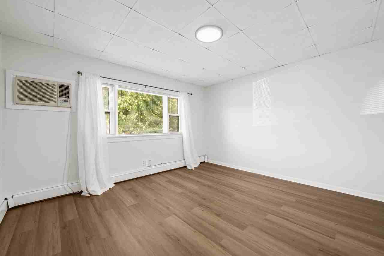 8 Meadow St - Photo 2 of 20