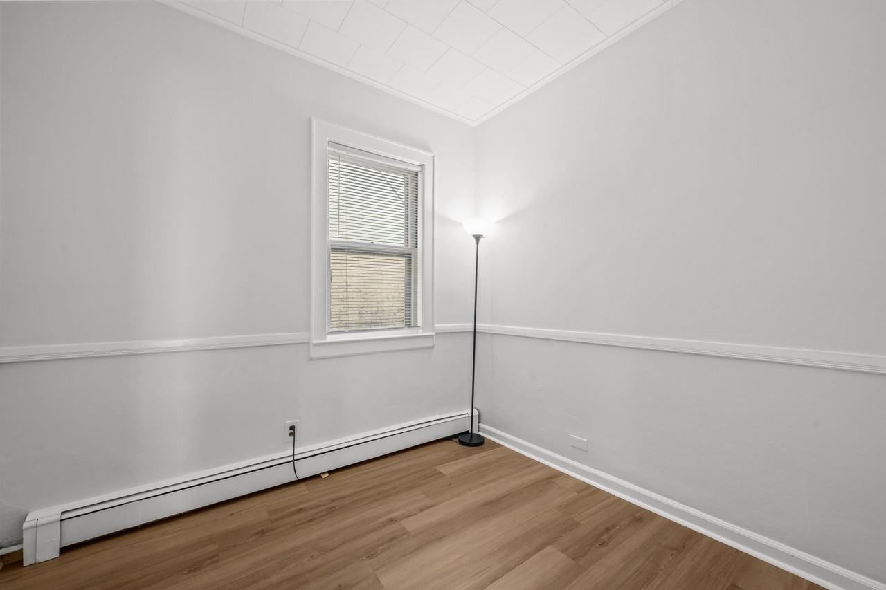 8 Meadow St - Photo 6 of 20
