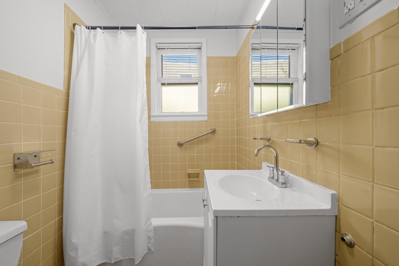 8 Meadow St - Photo 7 of 20