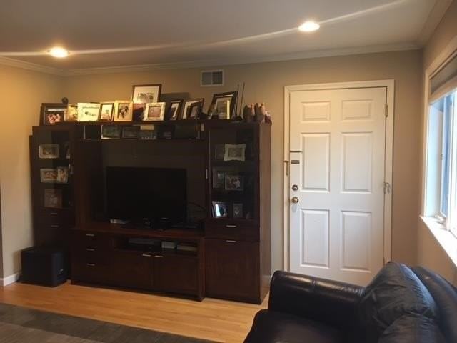 171 W 53rd St #2 - Photo 3 of 15