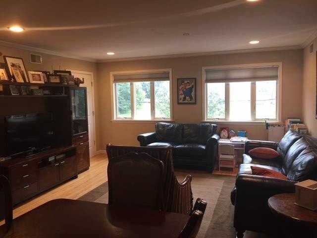 171 W 53rd St #2 - Photo 4 of 15