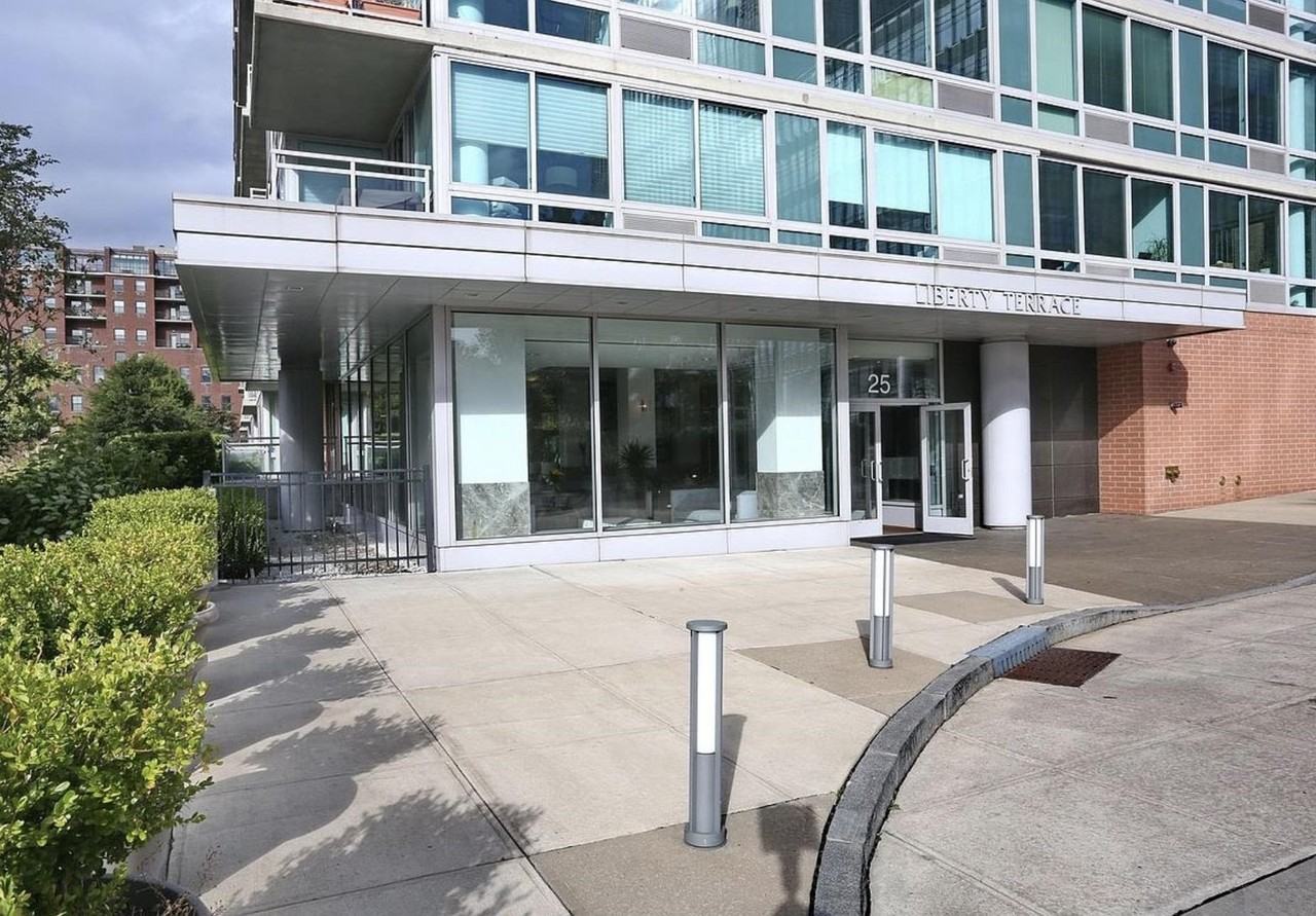 25 Hudson St #602 - Photo 3 of 19