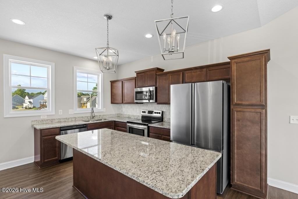 801 Jasmine Ln - Photo 6 of 28