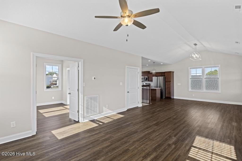 801 Jasmine Ln - Photo 7 of 28