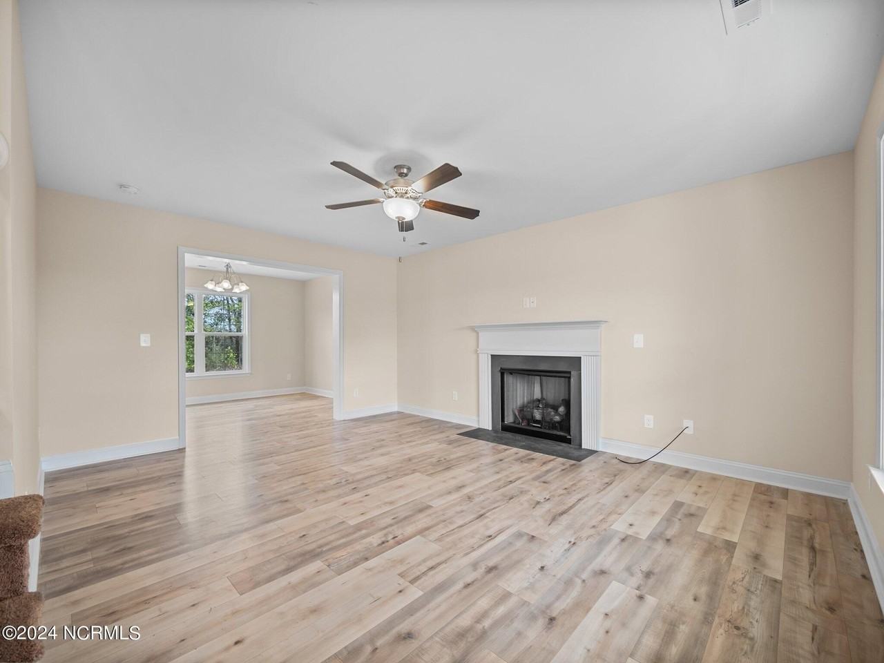 418 Duster Ln - Photo 4 of 46