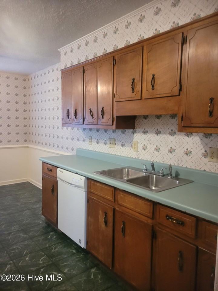 2239 Basswood Dr - Photo 4 of 12