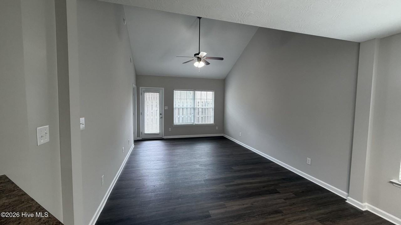 2220 Jasmine Way - Photo 2 of 21