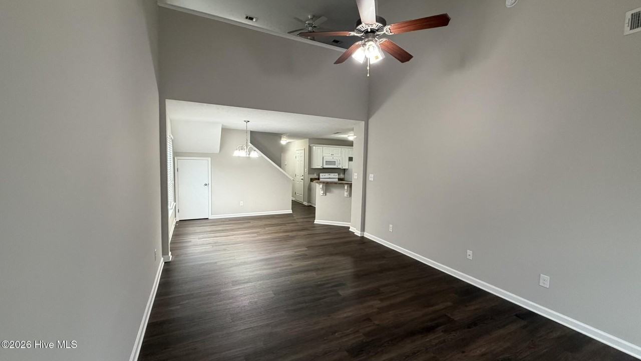 2220 Jasmine Way - Photo 3 of 21