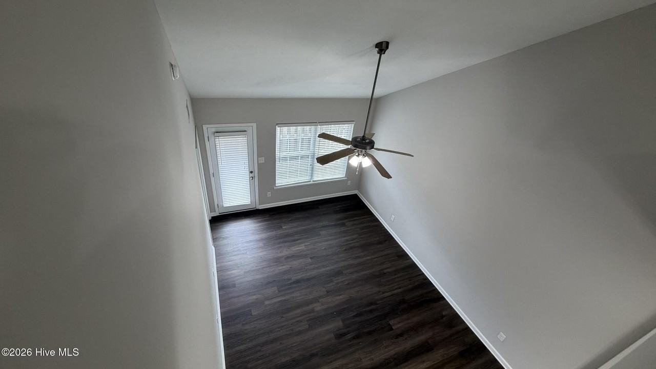 2220 Jasmine Way - Photo 4 of 21