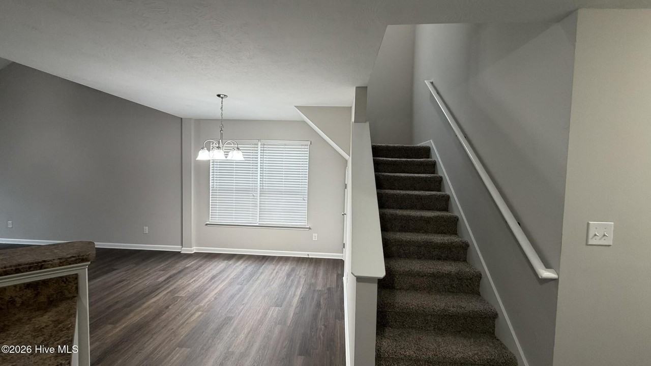 2220 Jasmine Way - Photo 6 of 21