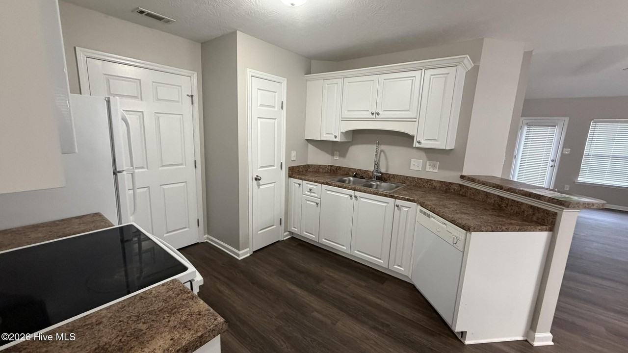 2220 Jasmine Way - Photo 7 of 21