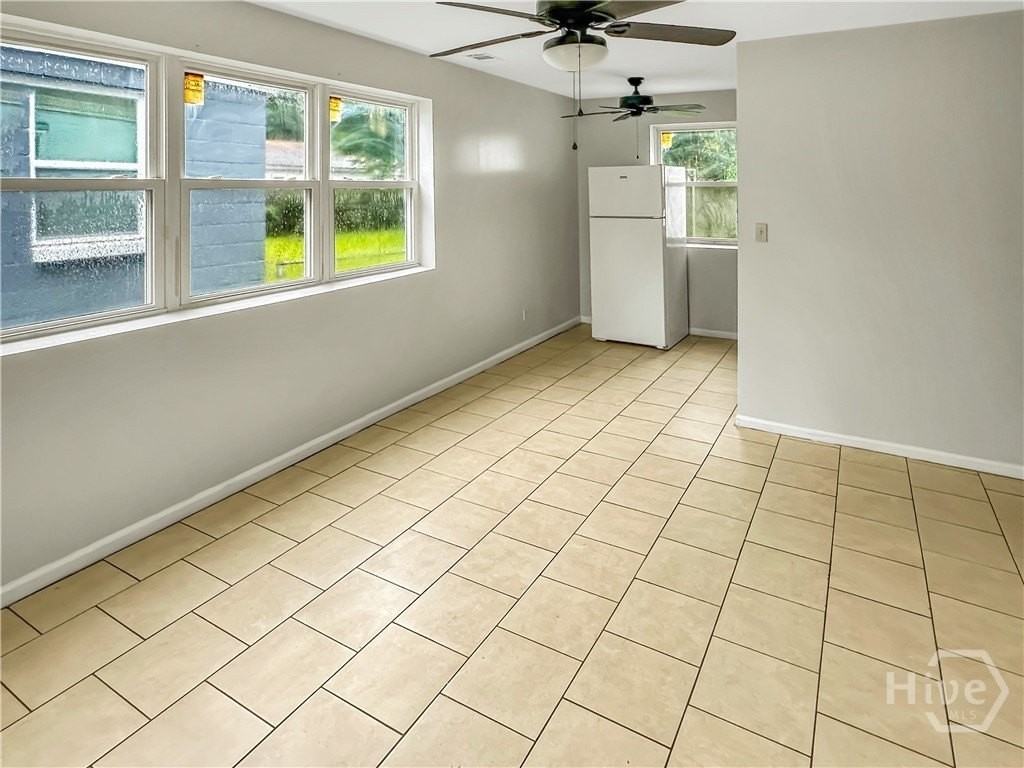 5328 Churchill St - Photo 3 of 15